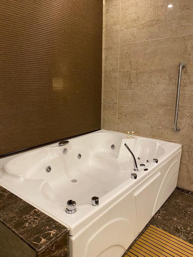 Four Points By Sheraton Srinagar Bagian luar foto