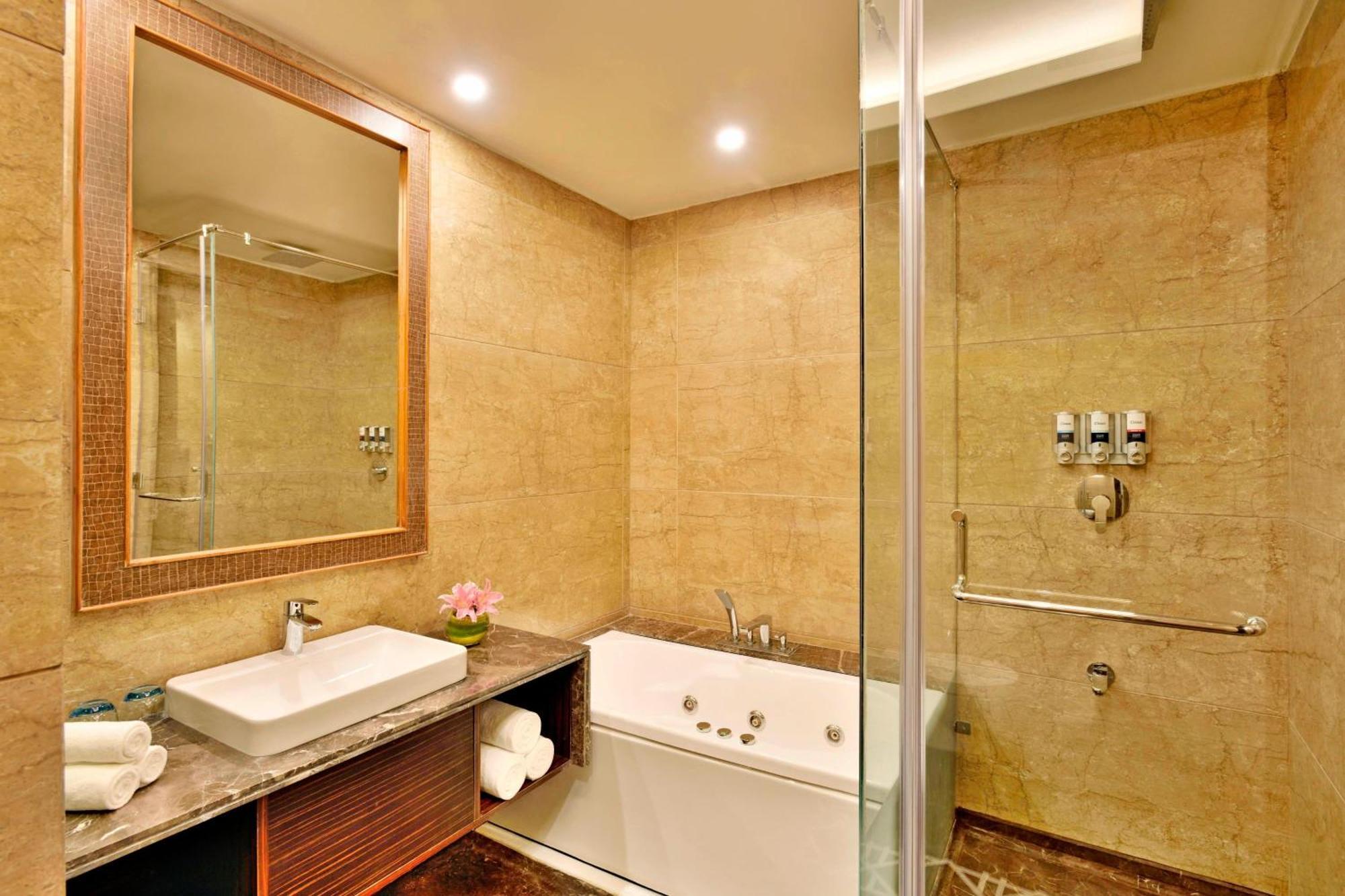 Four Points By Sheraton Srinagar Bagian luar foto