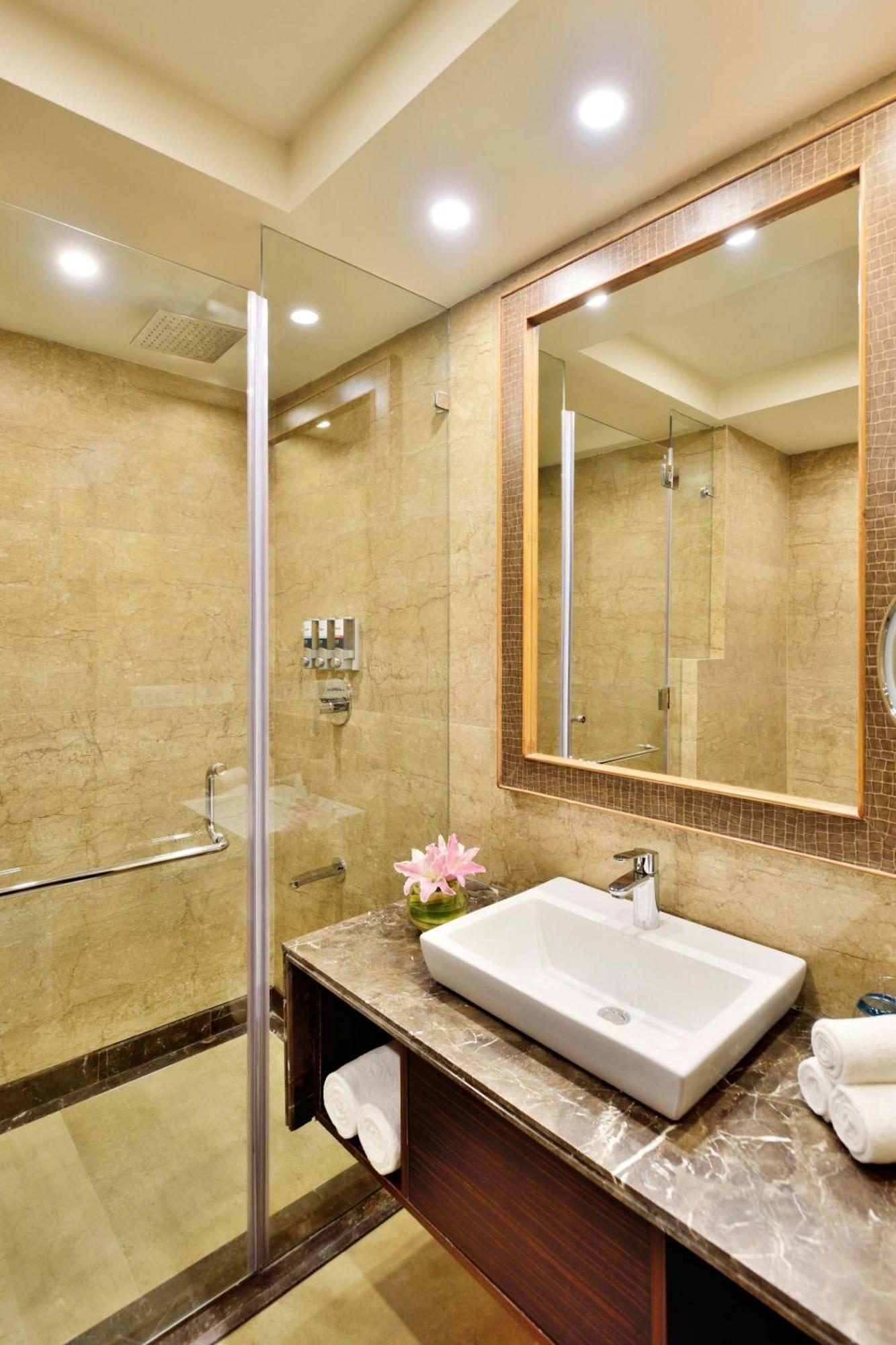 Four Points By Sheraton Srinagar Bagian luar foto