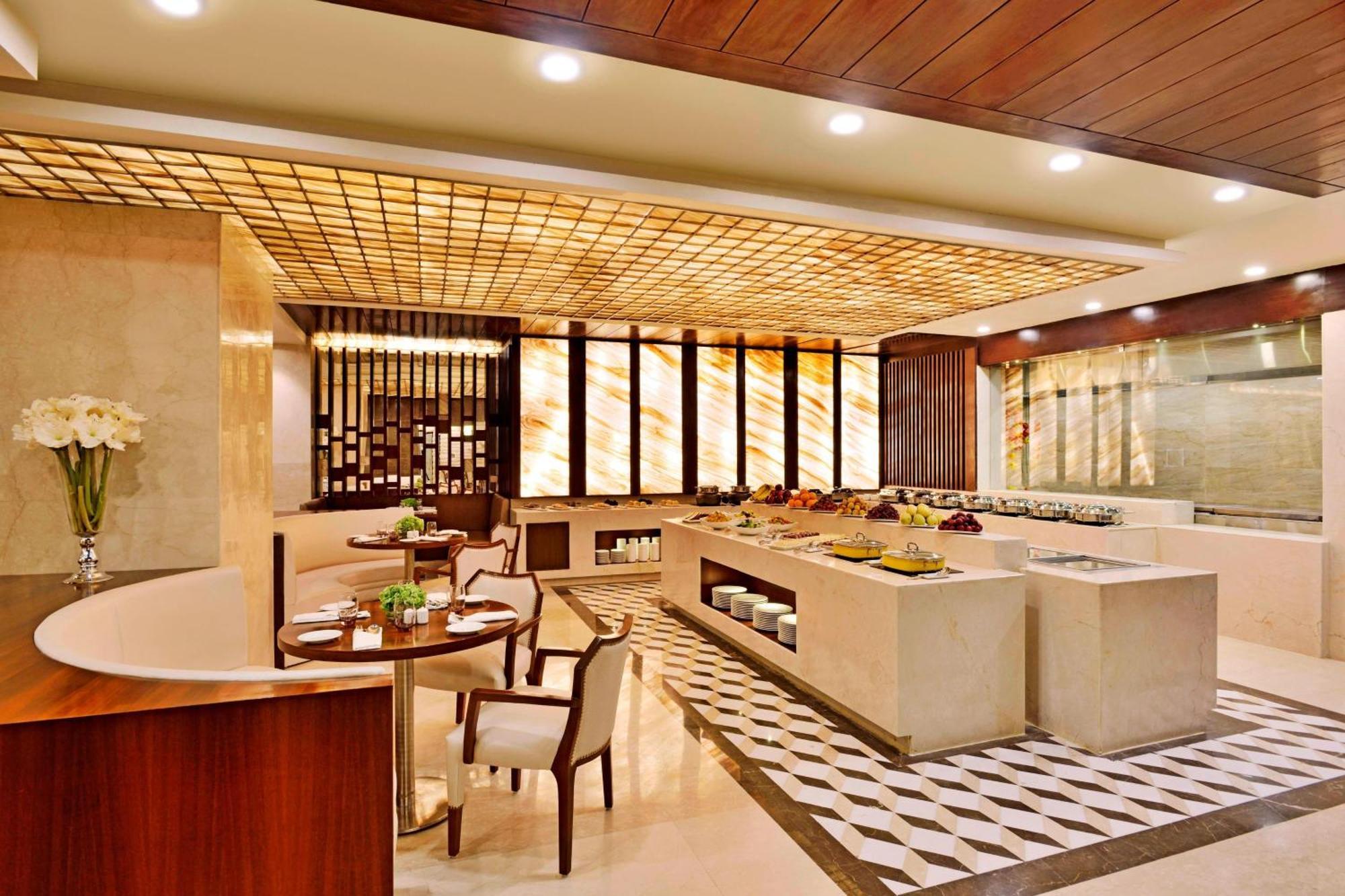 Four Points By Sheraton Srinagar Bagian luar foto