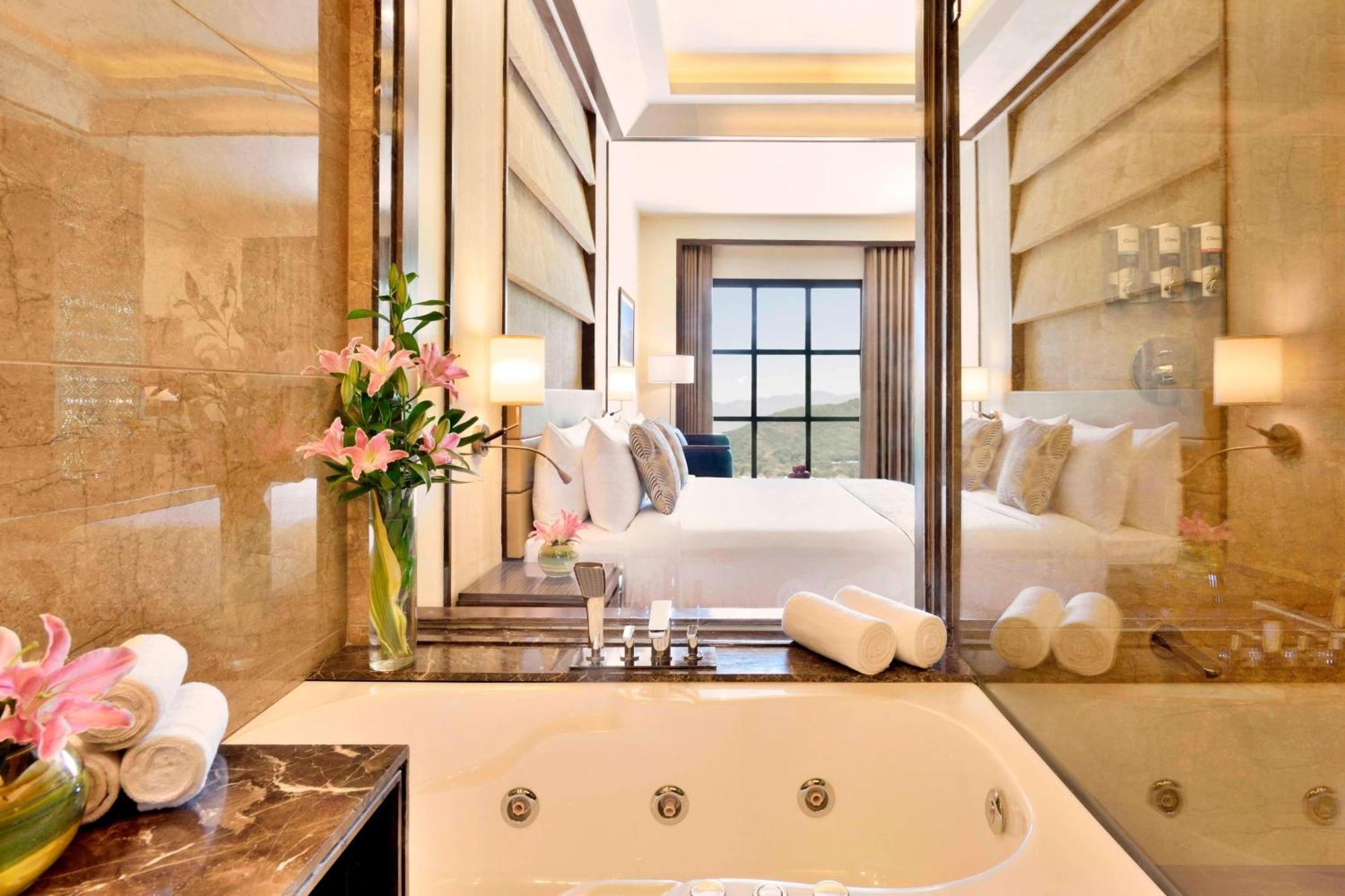 Four Points By Sheraton Srinagar Bagian luar foto