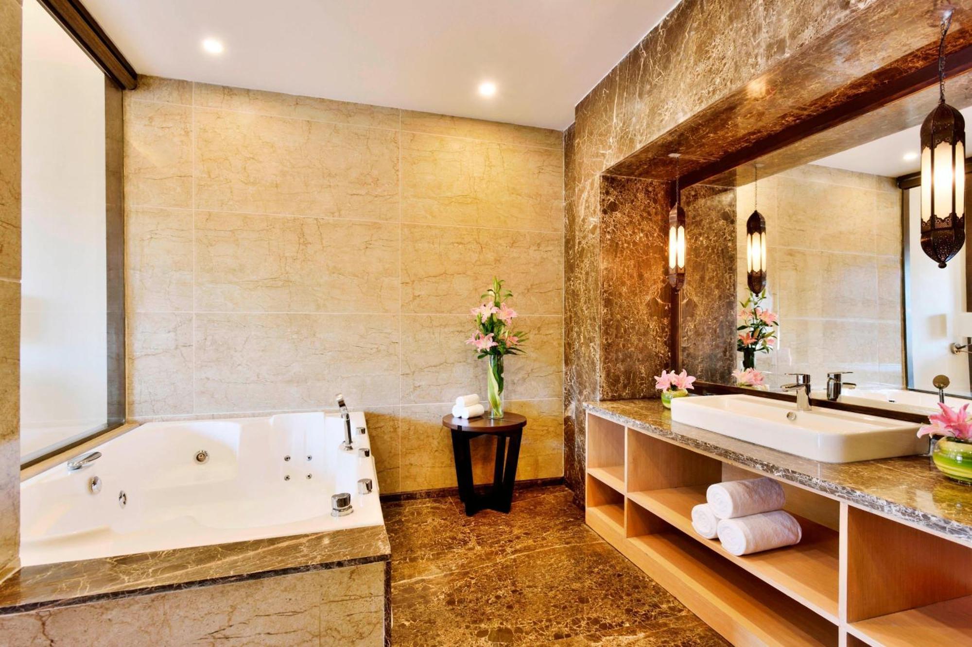 Four Points By Sheraton Srinagar Bagian luar foto