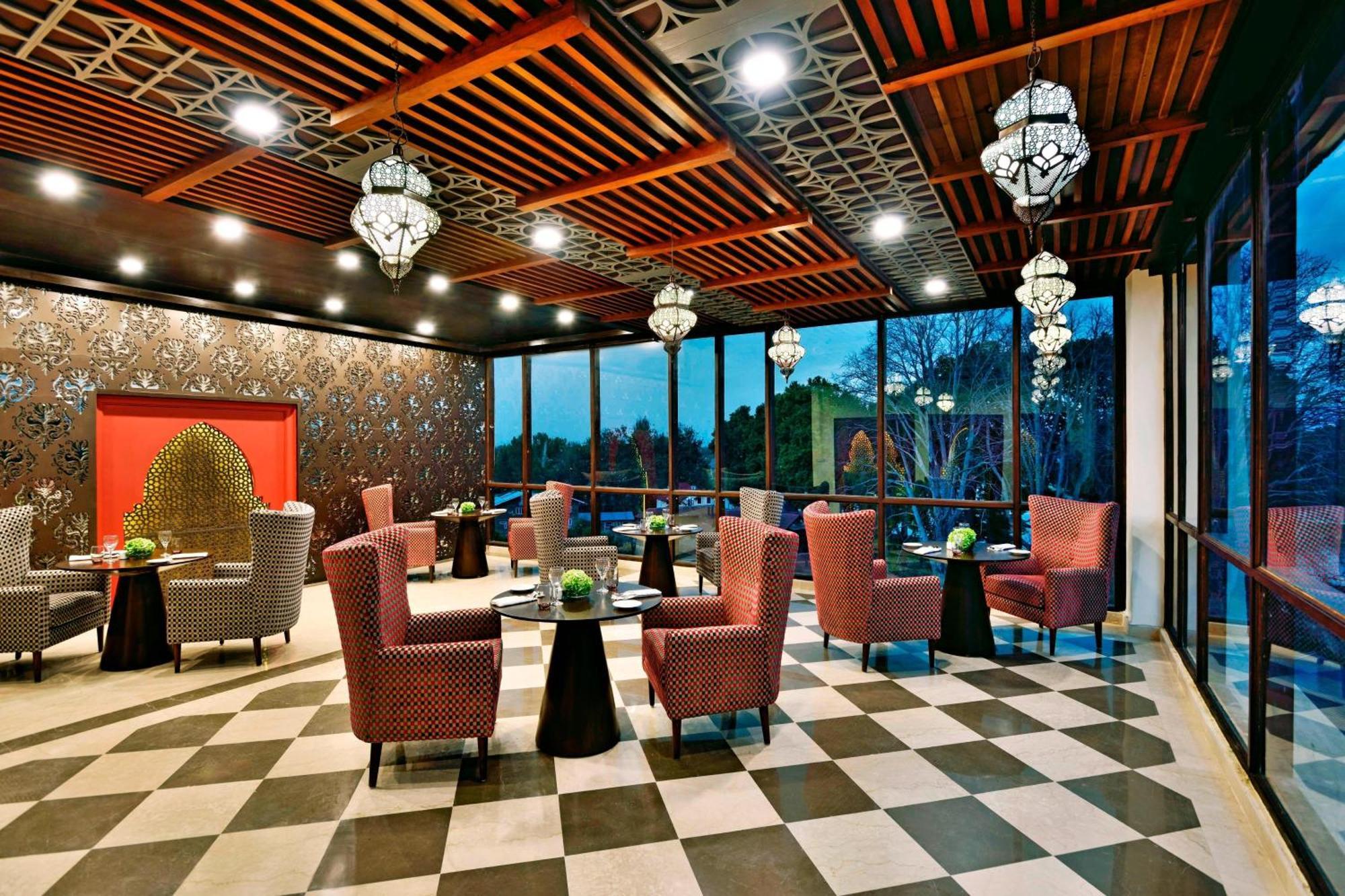 Four Points By Sheraton Srinagar Bagian luar foto