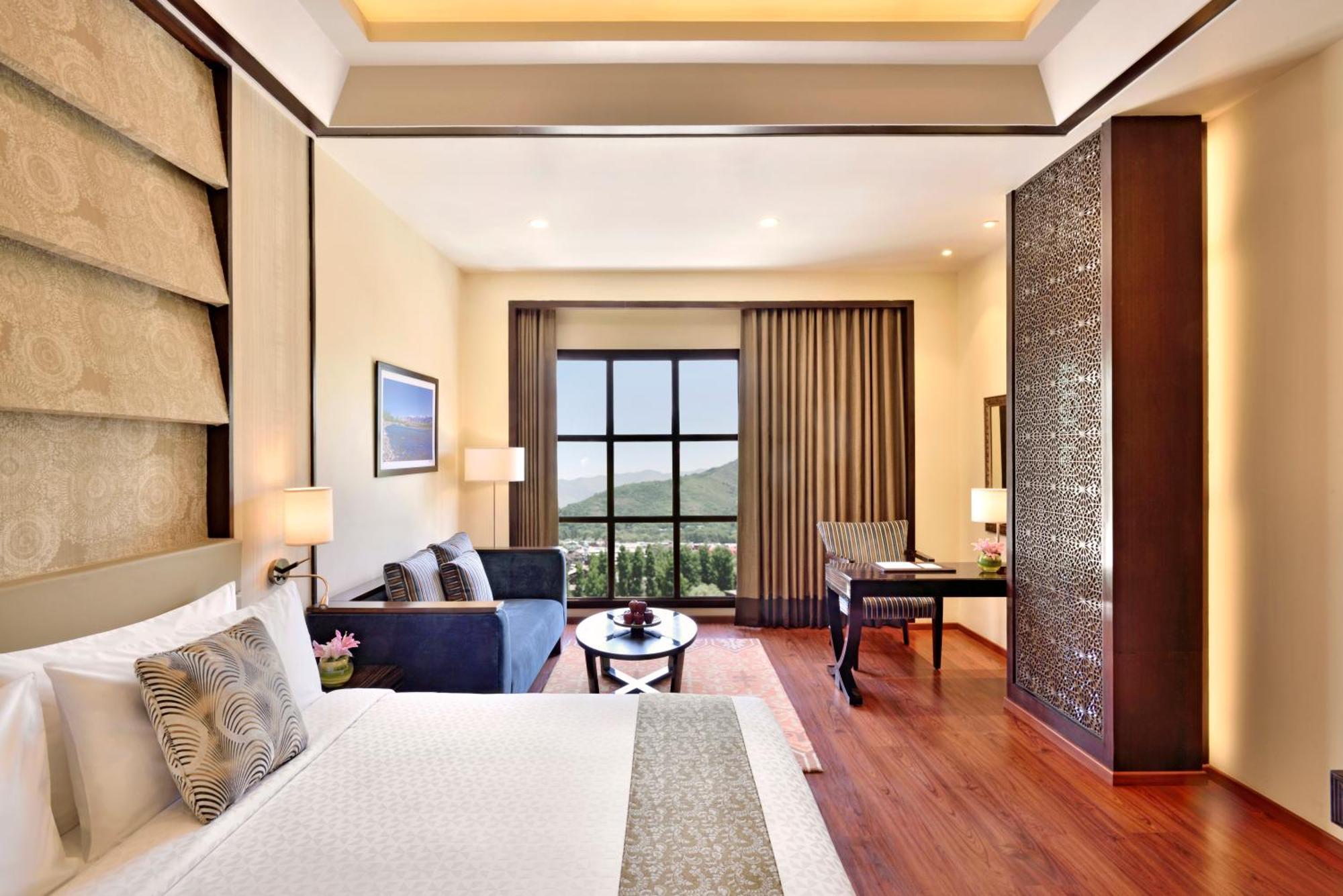 Four Points By Sheraton Srinagar Bagian luar foto